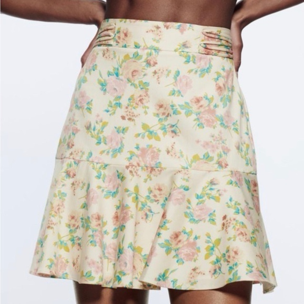 Zara| Pretty Pink & White Floral Flowy Flair Lined Back Zip Mini-Skirt Sz S